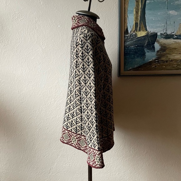 Vintage 90s Nordic inspired wool blend zip-up sweater is size small. - Picture 8 of 13